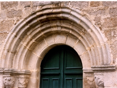 IGLESIA DE SANTIAGO DE ADELÁN