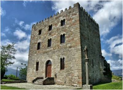DOMINGO 5 DE JUNIO, DÍA DEL MEDIO AMBIENTE, ALFOZ APAGARÁ LAS LUCES DEL CASTELO DE CASTRO DE ORO, EMBLEMA DEL AYUNTAMIENTO.