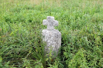 CRUZ EN CAMPO VERDE