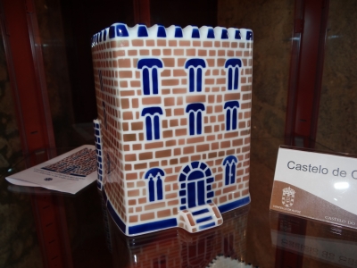 EN ALFOZ YA LUCE LA RÉPLICA DE LA TORRE DEL CASTILLO 