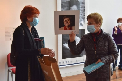 La exposición "Mariñas, marosas e maruxainas" estará en en el CENIMA (Foz) hasta el 13 de julio. Dora Tallón es la representante de Alfoz en esta muestra.