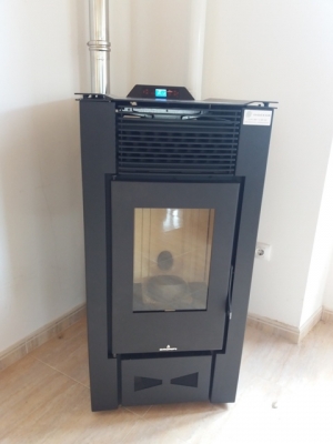 INSTALANSE ESTUFAS DE PELLETS NAS ESCOLAS DE NENOS E NENAS DE ADEL&Aacute;N